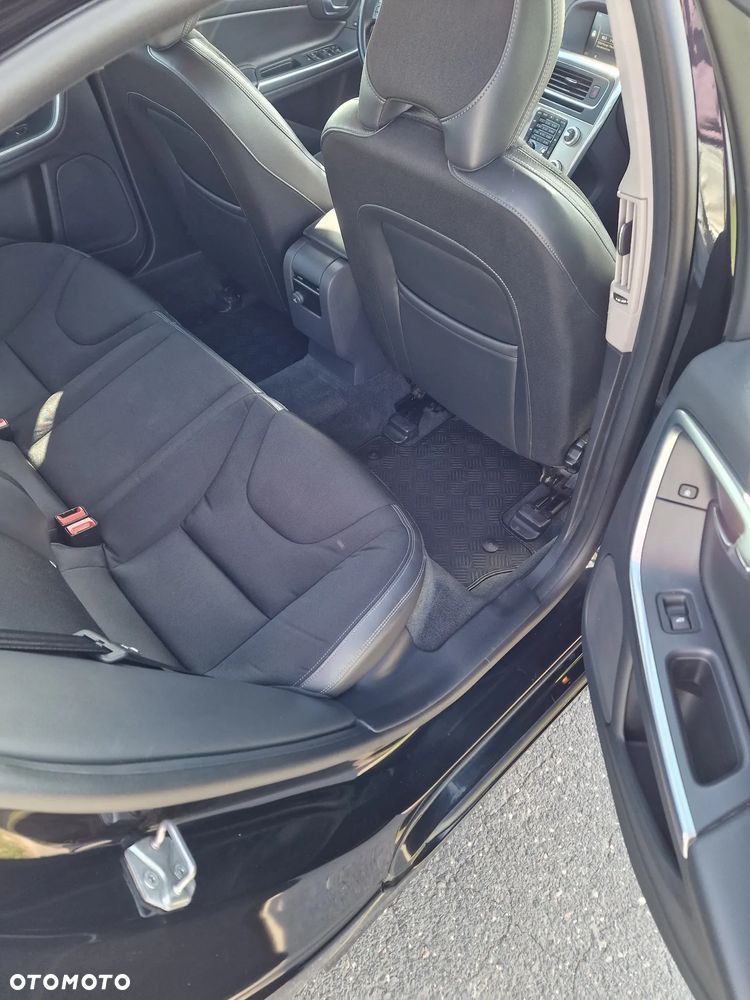 Volvo S60 D4 Geartronic Momentum - 24