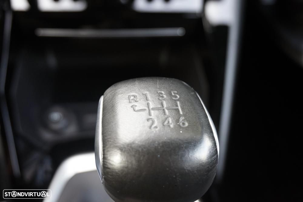 Peugeot 208 1.2 PureTech GT Line - 30