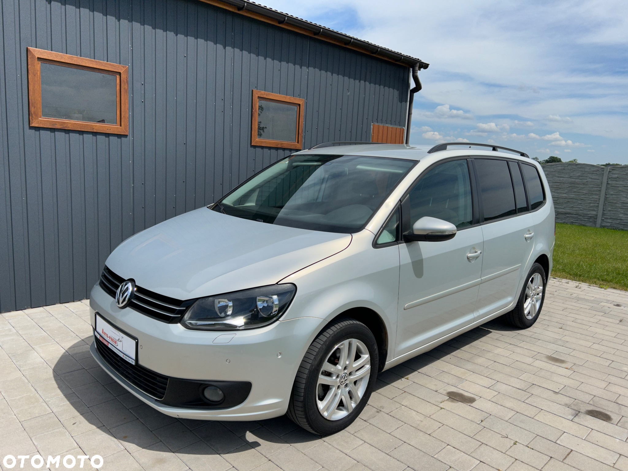 Volkswagen Touran - 12