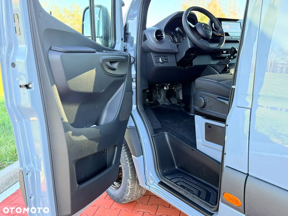 Mercedes-Benz Sprinter - 13