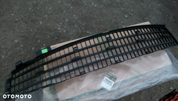 ATRAPA KRATKA GRILL RENAULT CLIO III 8200682335