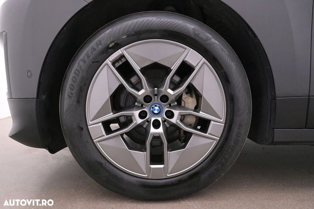 BMW iX - 5