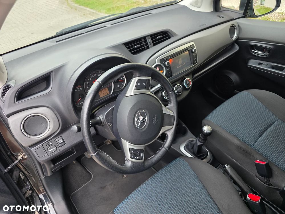 Toyota Yaris 1.0 Premium - 12