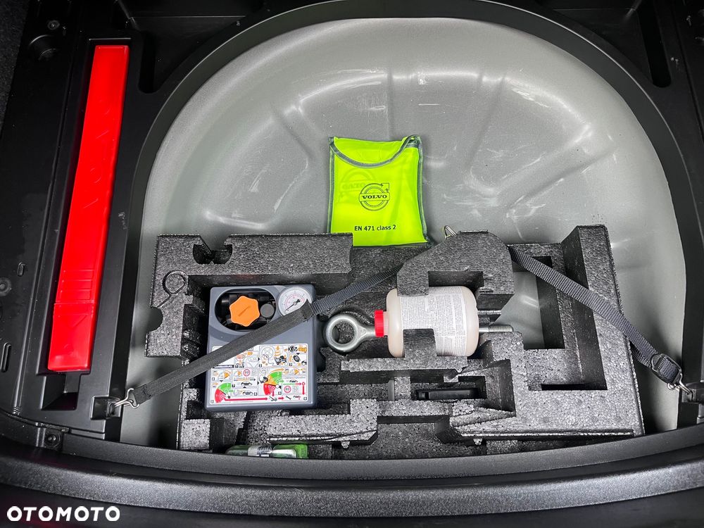 Volvo V40 D2 Drive-E R-Design Momentum - 24