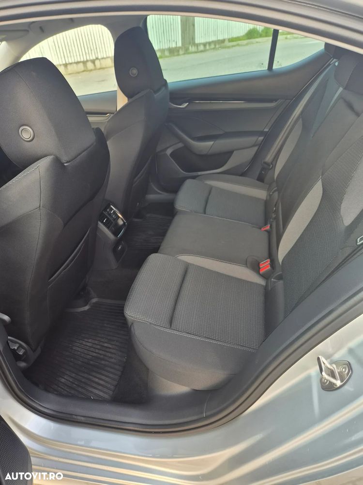 Skoda Octavia 1.5 TSI 115 CP Selection - 11