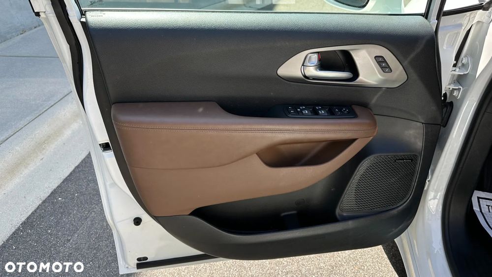 Chrysler Pacifica - 17