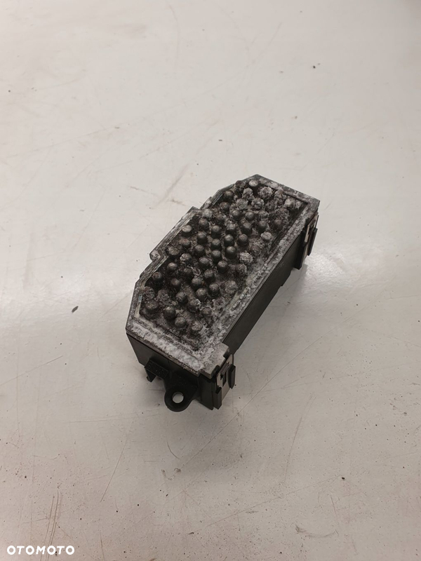 REZYSTOR OPORNIK DMUCHAWY AUDI A4 A5 Q5 8K0820521B