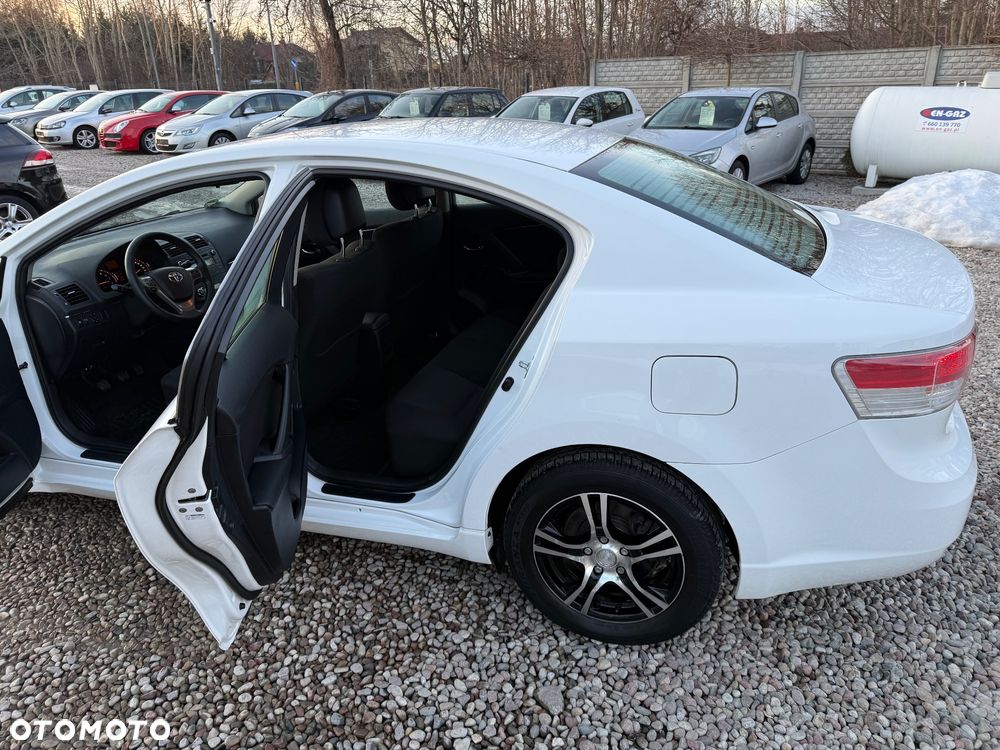 Toyota Avensis 1.6 Comfort - 11