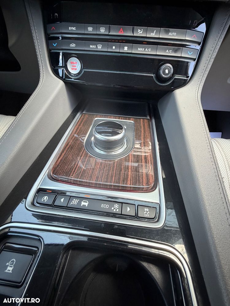 Jaguar F-Pace - 10