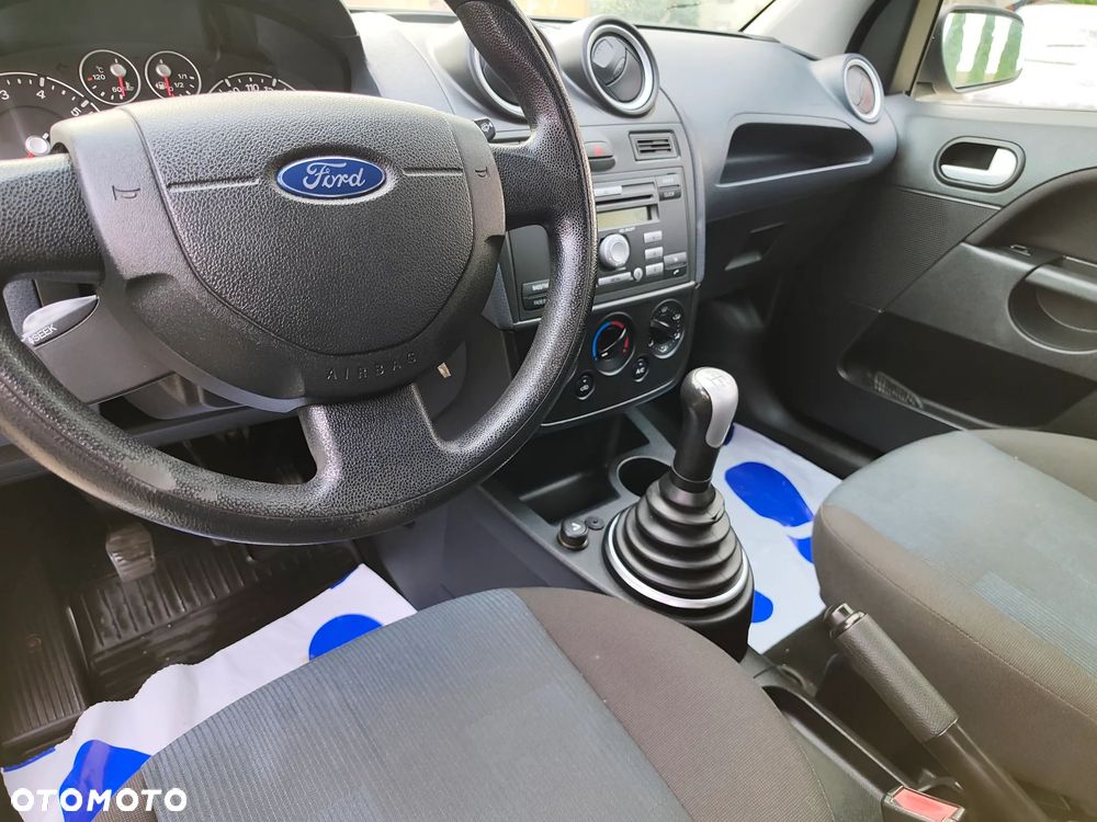 Ford Fiesta 1.3 Ambiente - 18