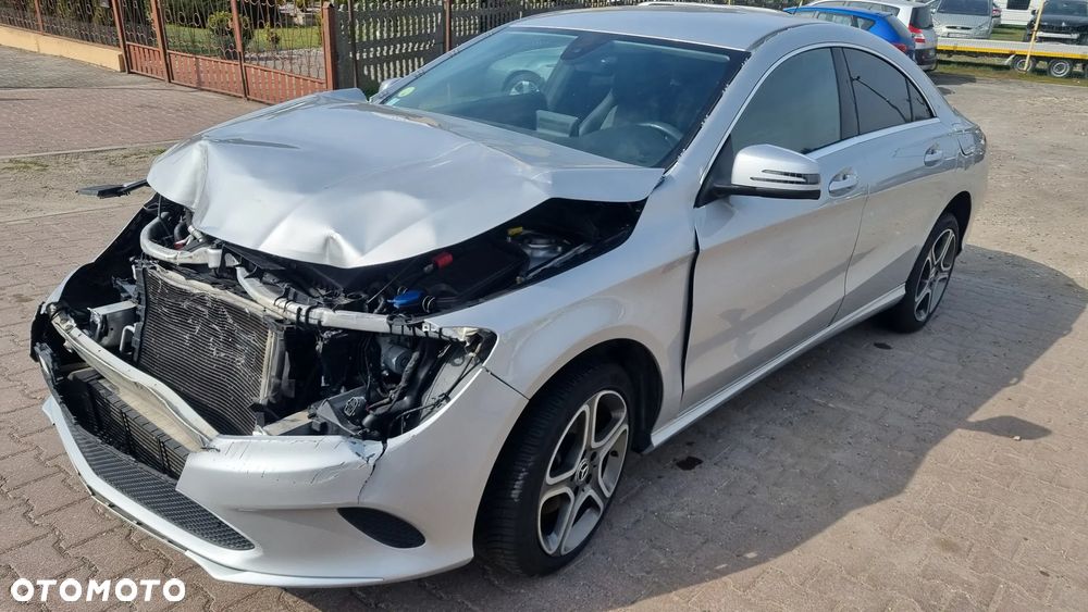 Mercedes-Benz CLA 200 d 7G-DCT UrbanStyle Edition - 16