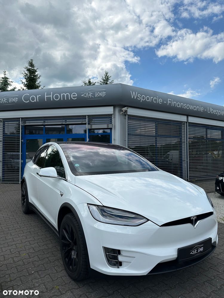 Tesla Model X - 10