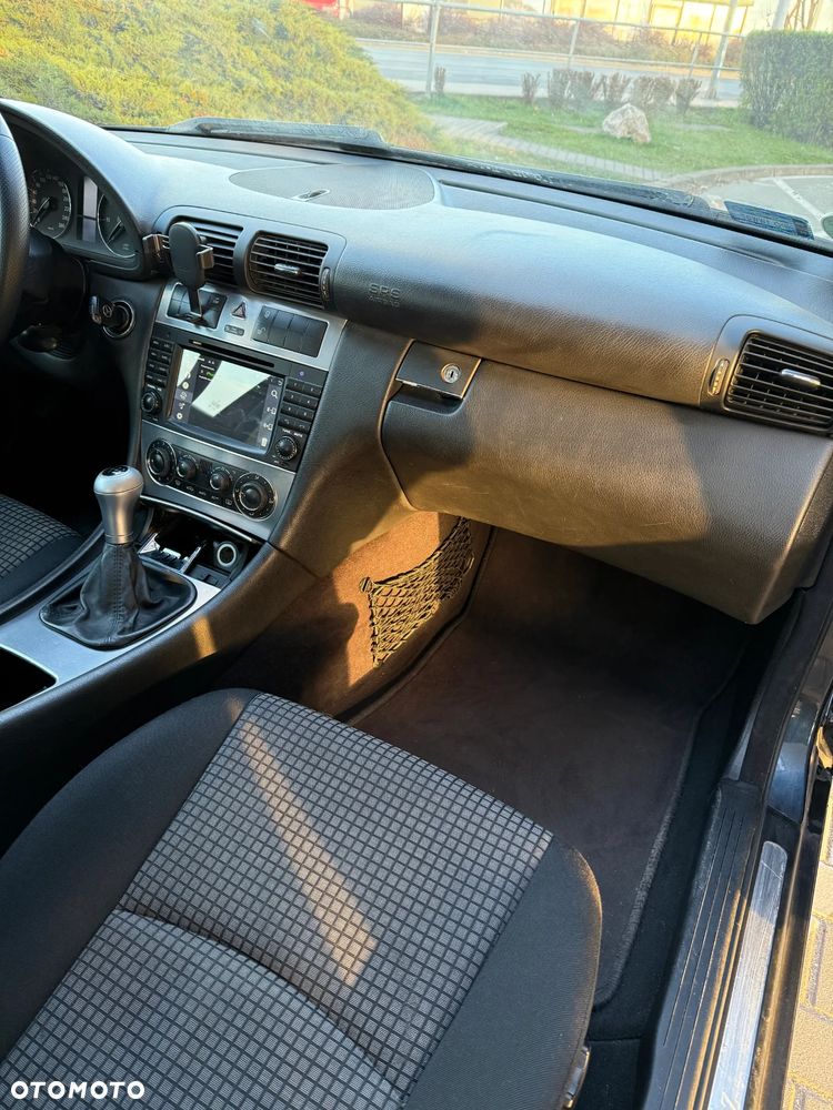 Mercedes-Benz Klasa C 180 Kompressor Sportcoupe - 14