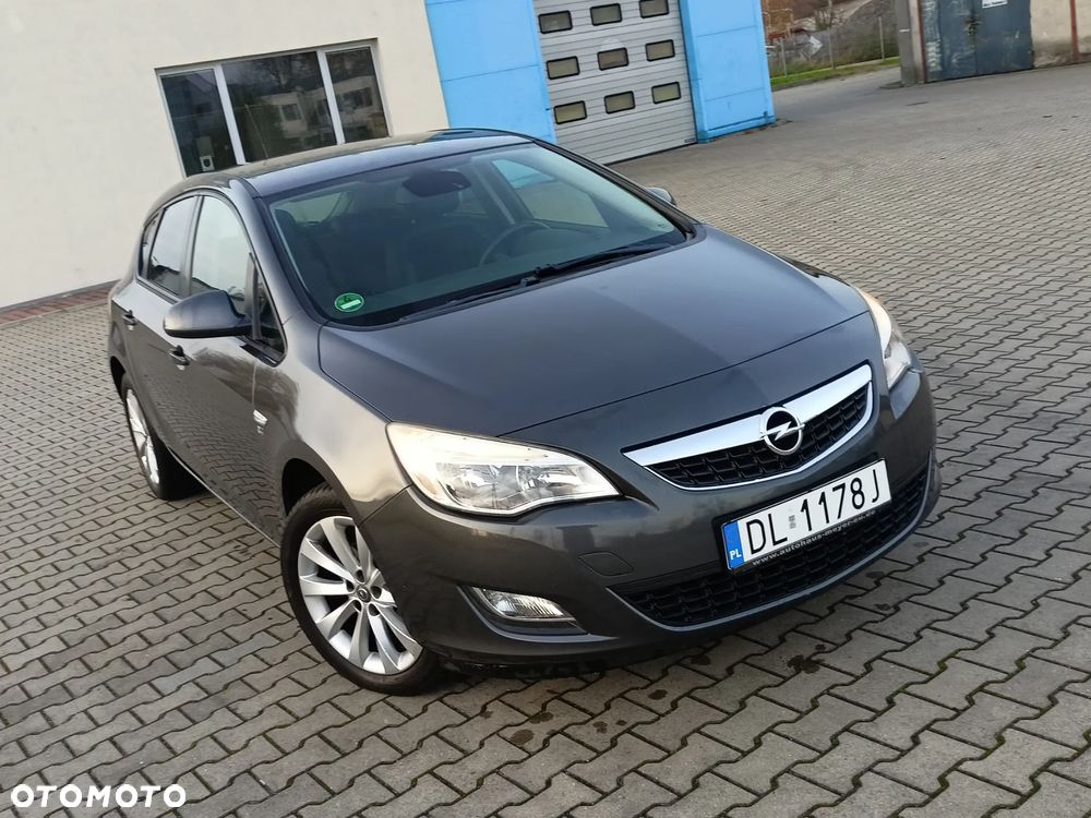 Opel Astra 1.4 Turbo 150 Jahre - 1