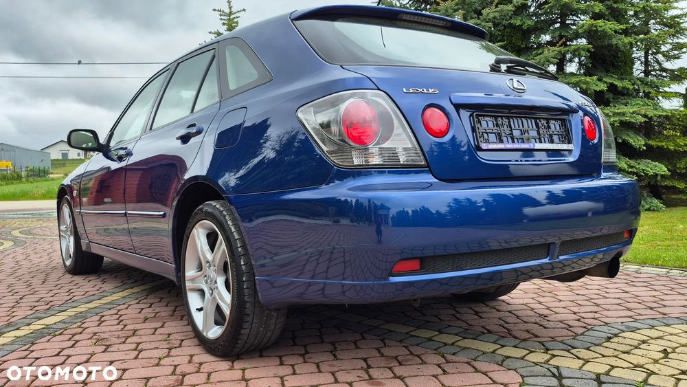 Lexus IS - 27