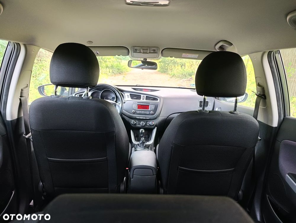 Kia Ceed 1.6 CRDi 128 Fifa World Cup Edition - 17