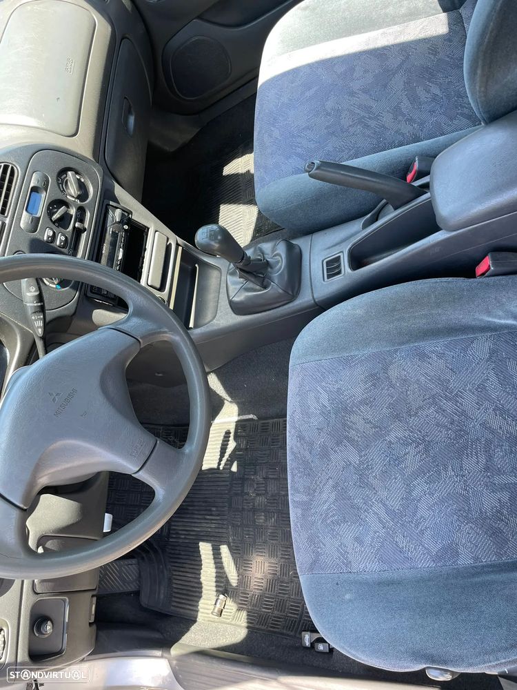 Mitsubishi Lancer 1300 GLXi - 4