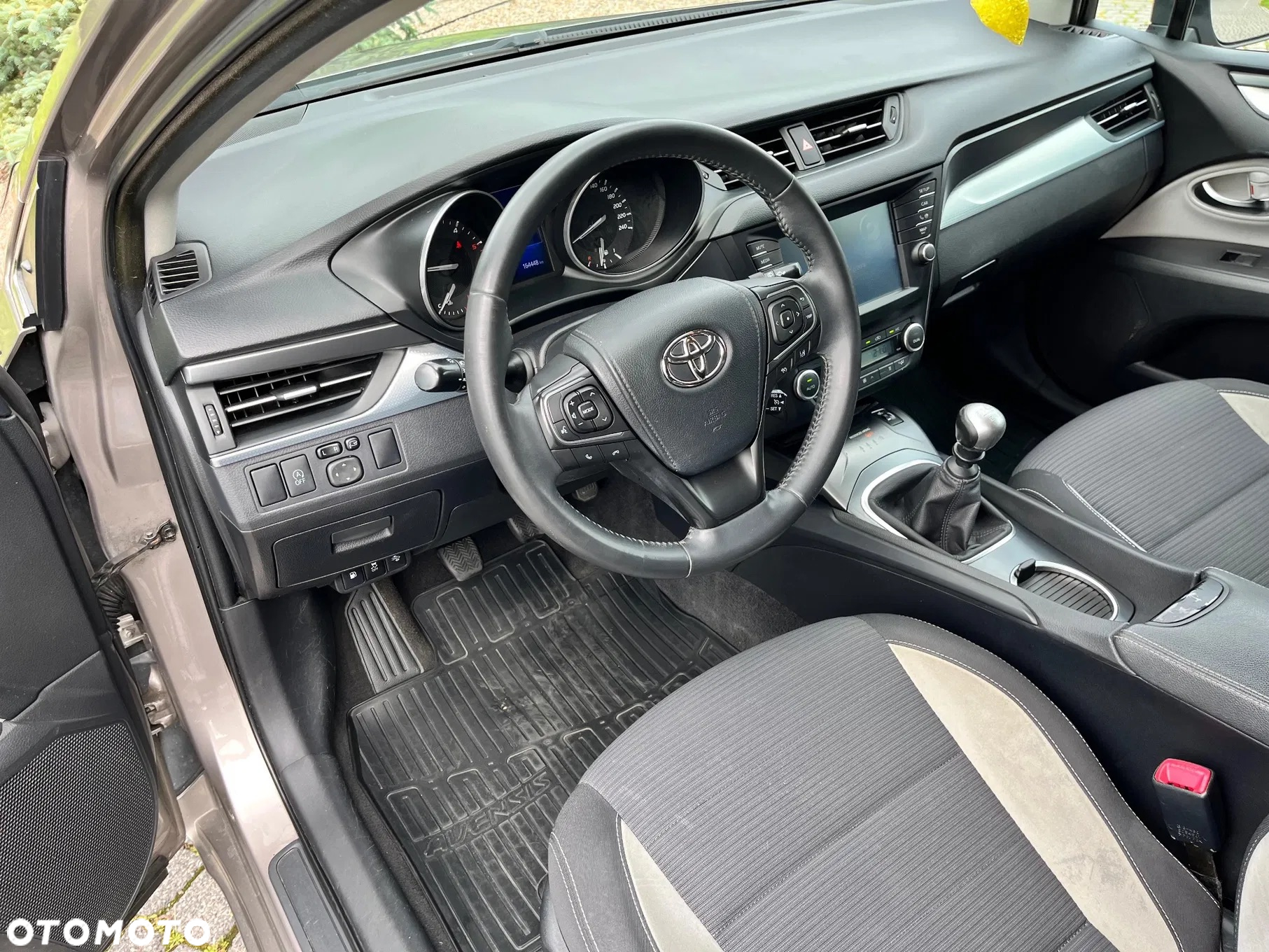 Toyota Avensis 1.6 D-4D Premium - 11