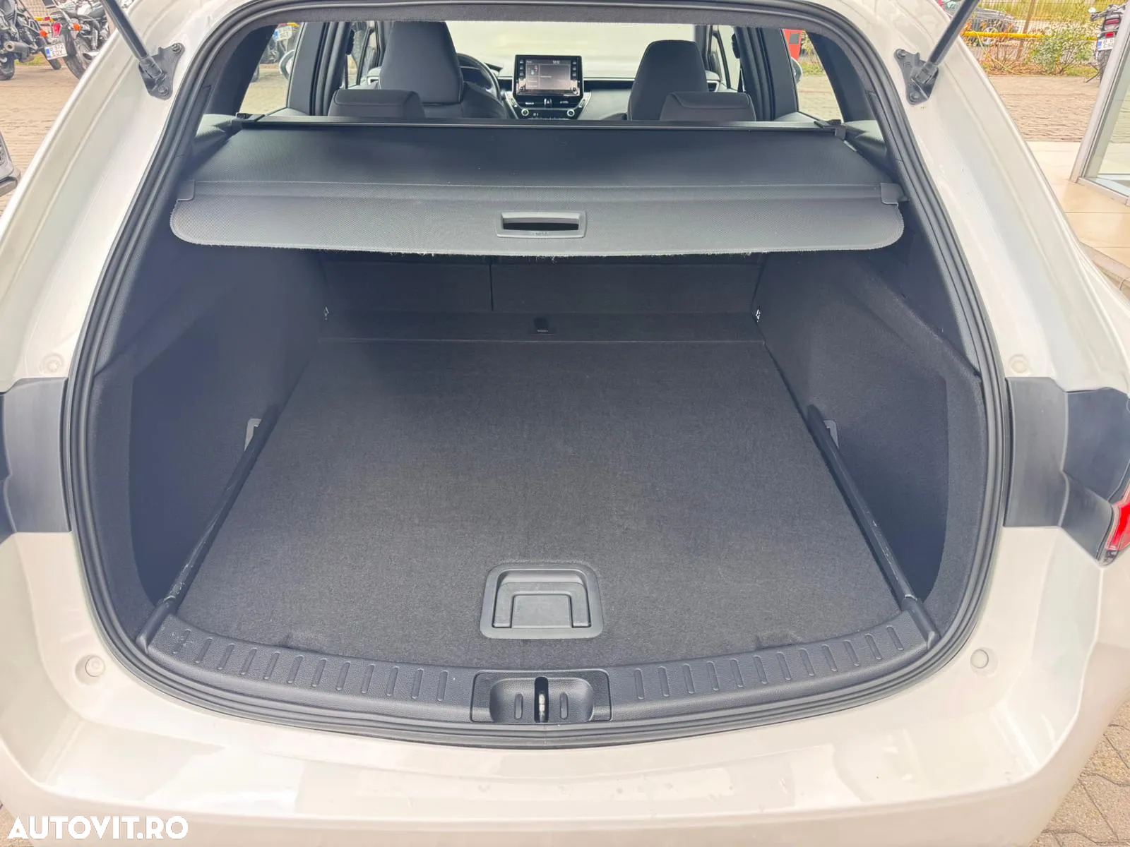 Toyota Corolla 1.8 HSD Dynamic - 9