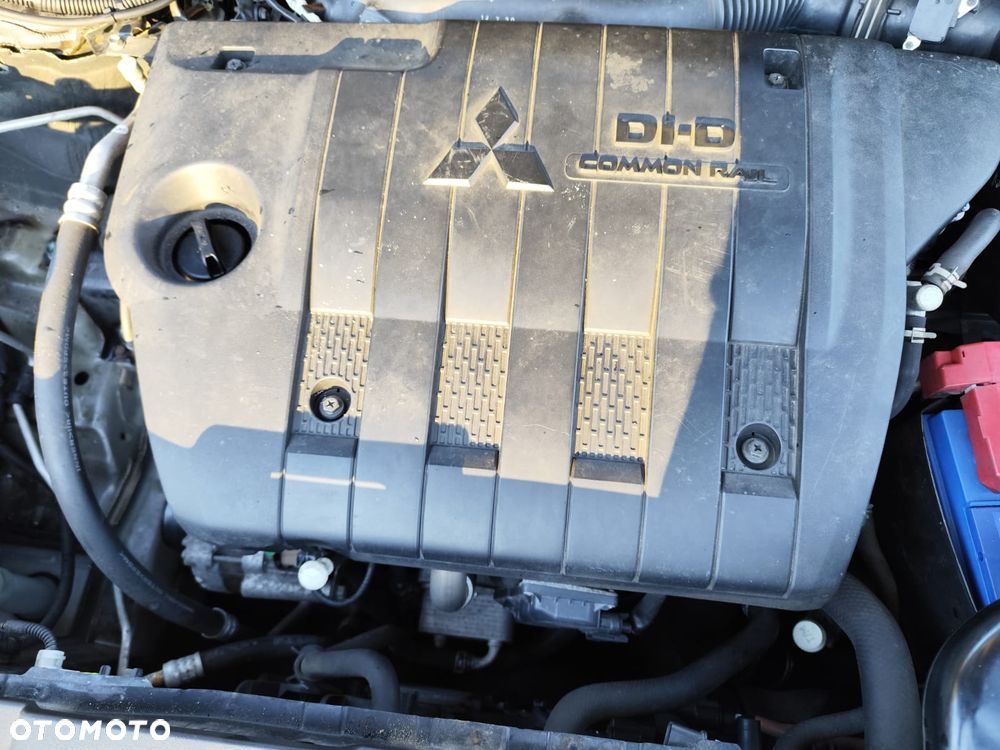 Mitsubishi Outlander 2.2 DID Instyle Navi 4WD - 22