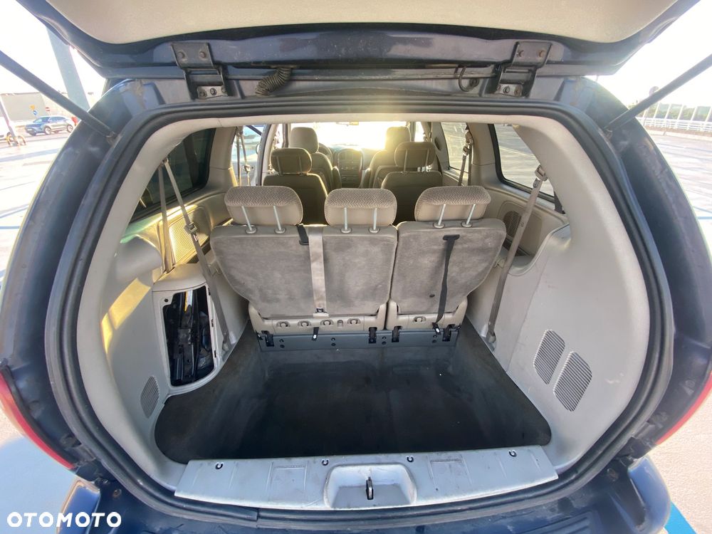 Chrysler Town & Country 3.3 LX - 14