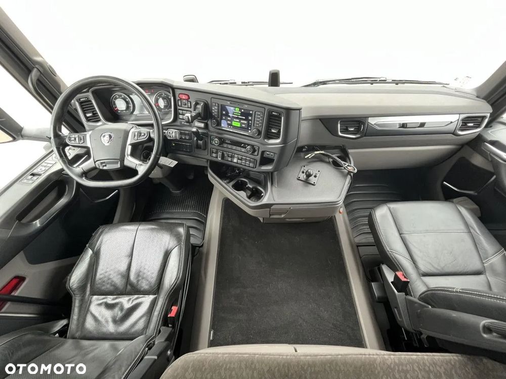 Scania R560 B8x4*4 / Rama do zabudowy / kab. sypialna / PTO - 9