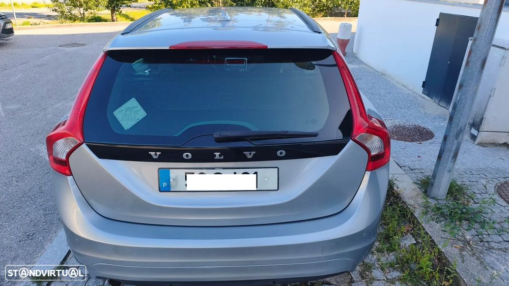 Volvo V60 2.0 D2 Momentum Drive - 14