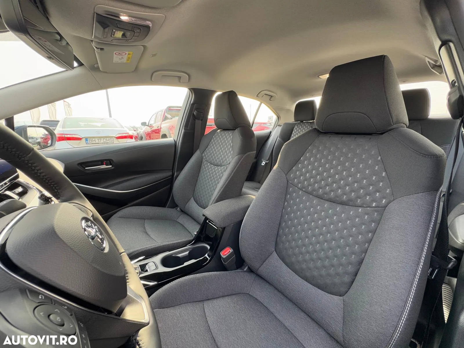 Toyota Corolla 1.8 HSD Business - 33