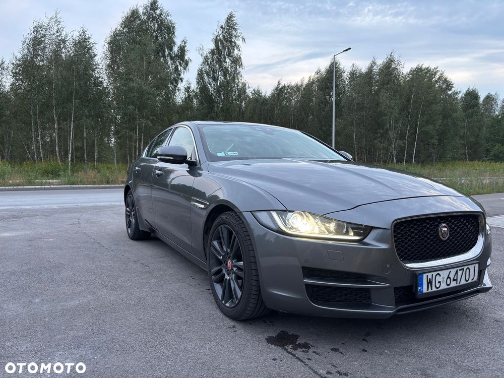 Jaguar XE 2.0 D Prestige - 3