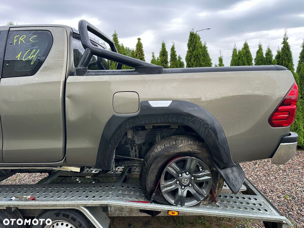 Toyota Hilux 4x4 Extra Cab Autm Executive - 5