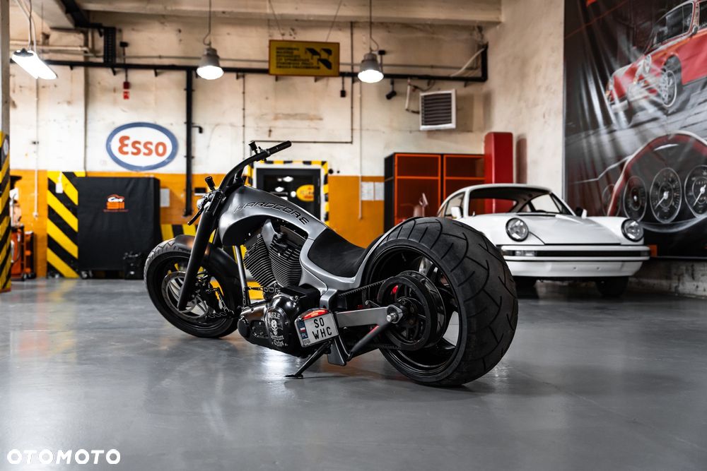 Harley-Davidson Softail Custom - 1