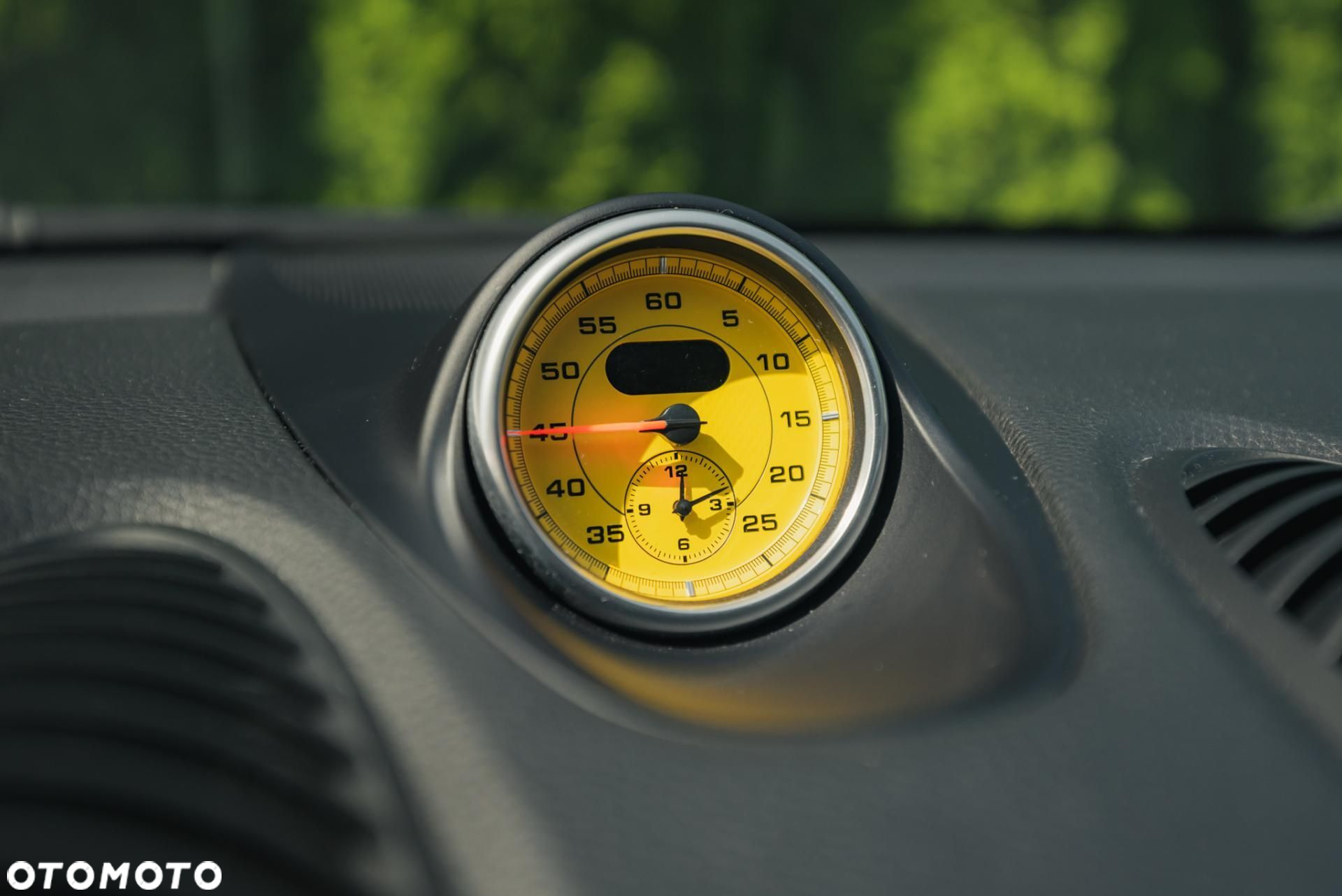 Porsche 718 Cayman - 30