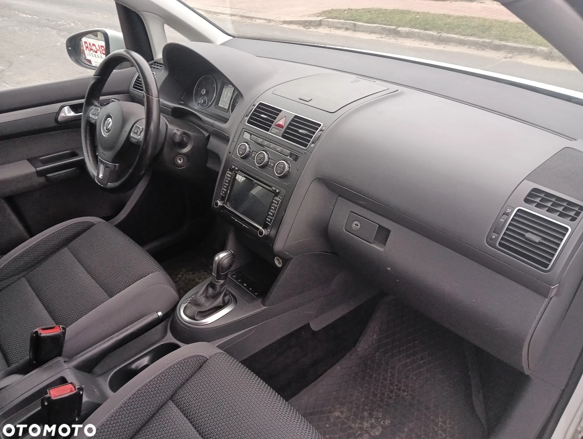 Volkswagen Touran 2.0 TDI DPF BlueMotion Technology DSG Comfortline - 24