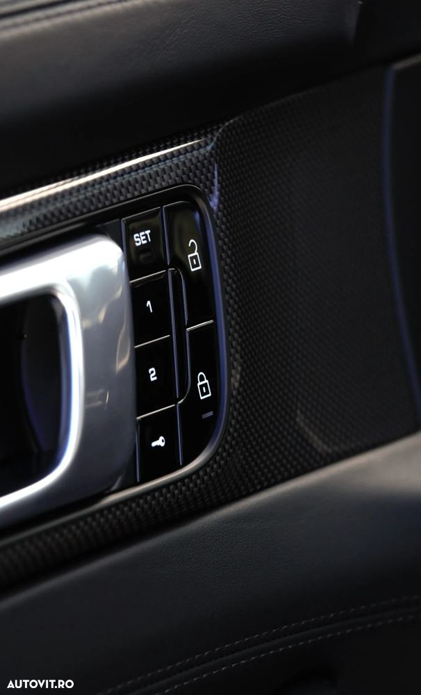Porsche Panamera 4 E-Hybrid - 7