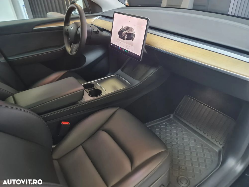 Tesla Model Y AWD Long Range - 11
