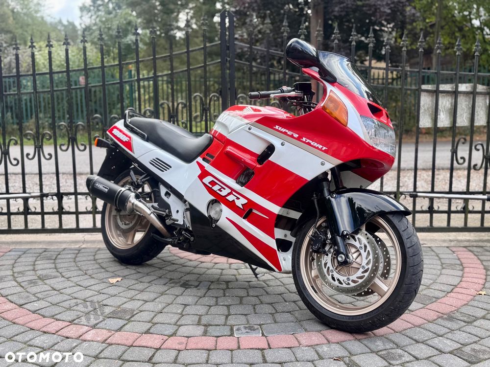 Honda CBR - 1