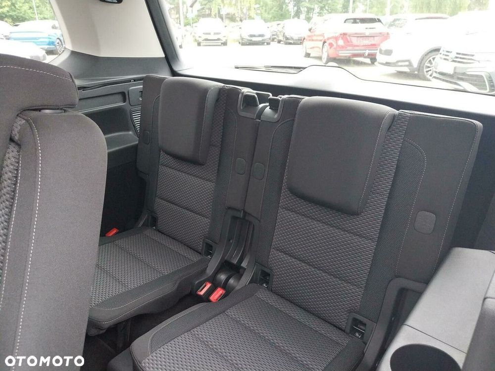 Volkswagen Touran - 19