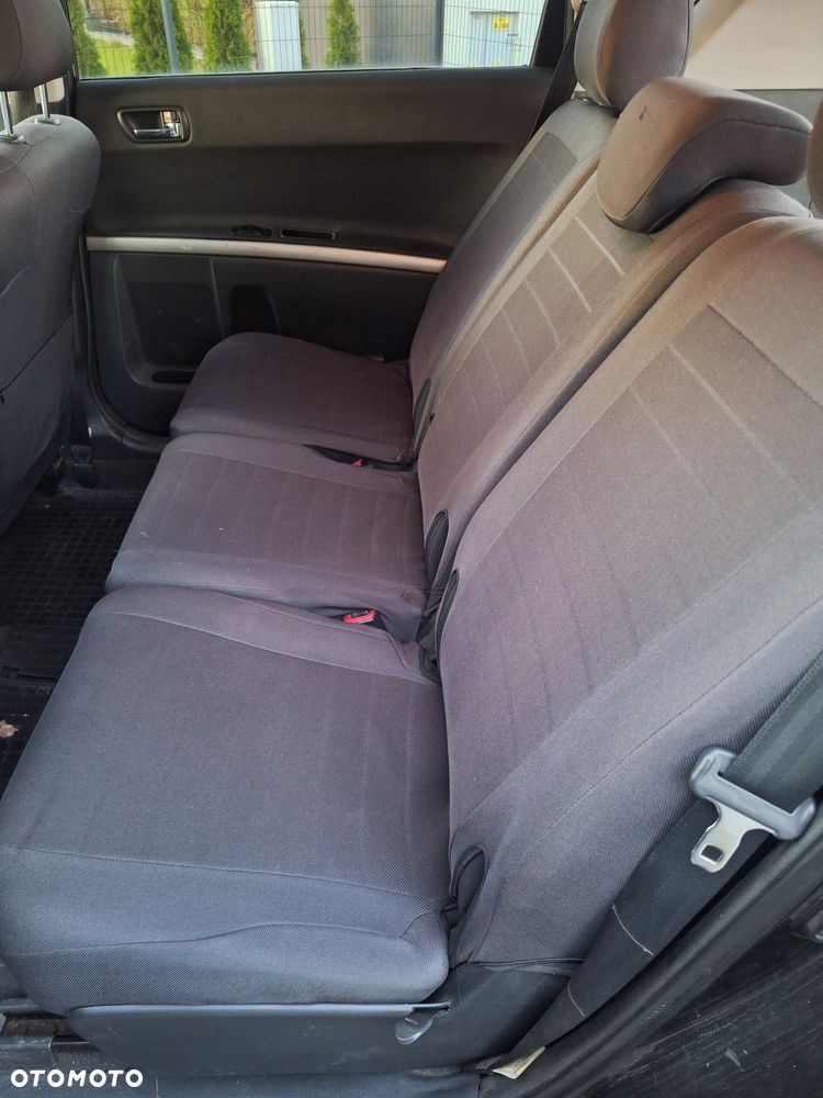 Toyota Corolla Verso 2.2 D-4D Gold - 25