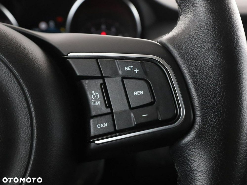 Jaguar E-Pace P200 AWD - 31