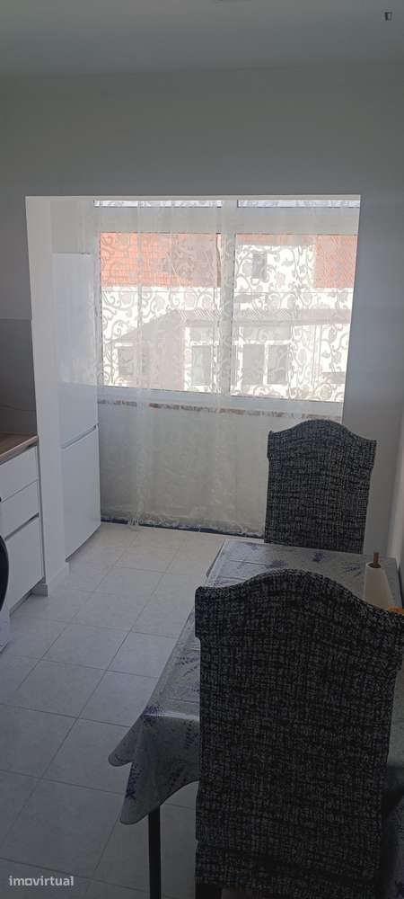 Quarto - localizado em Almada Lisbon - Grande imagem: 5/9