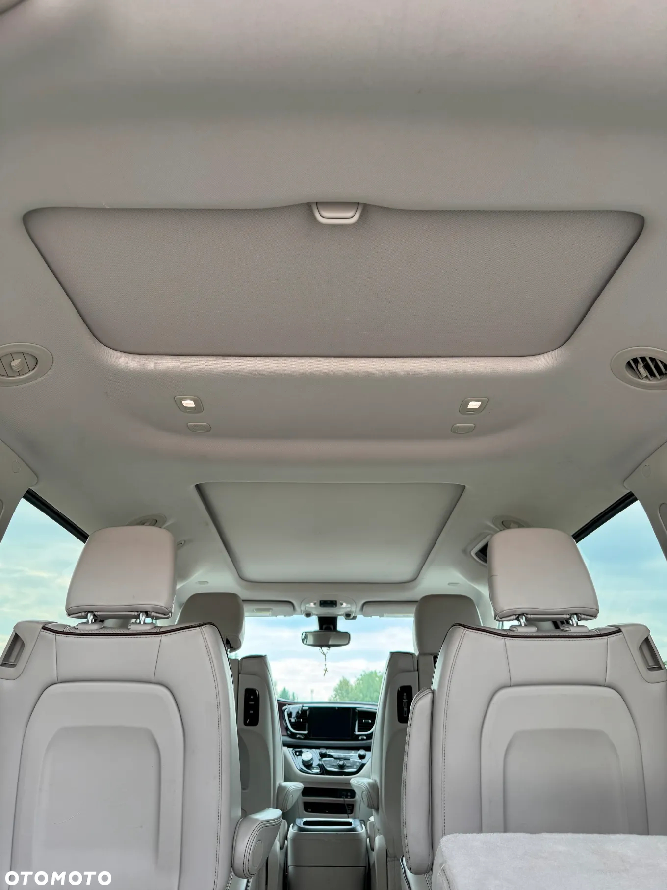 Chrysler Pacifica - 16