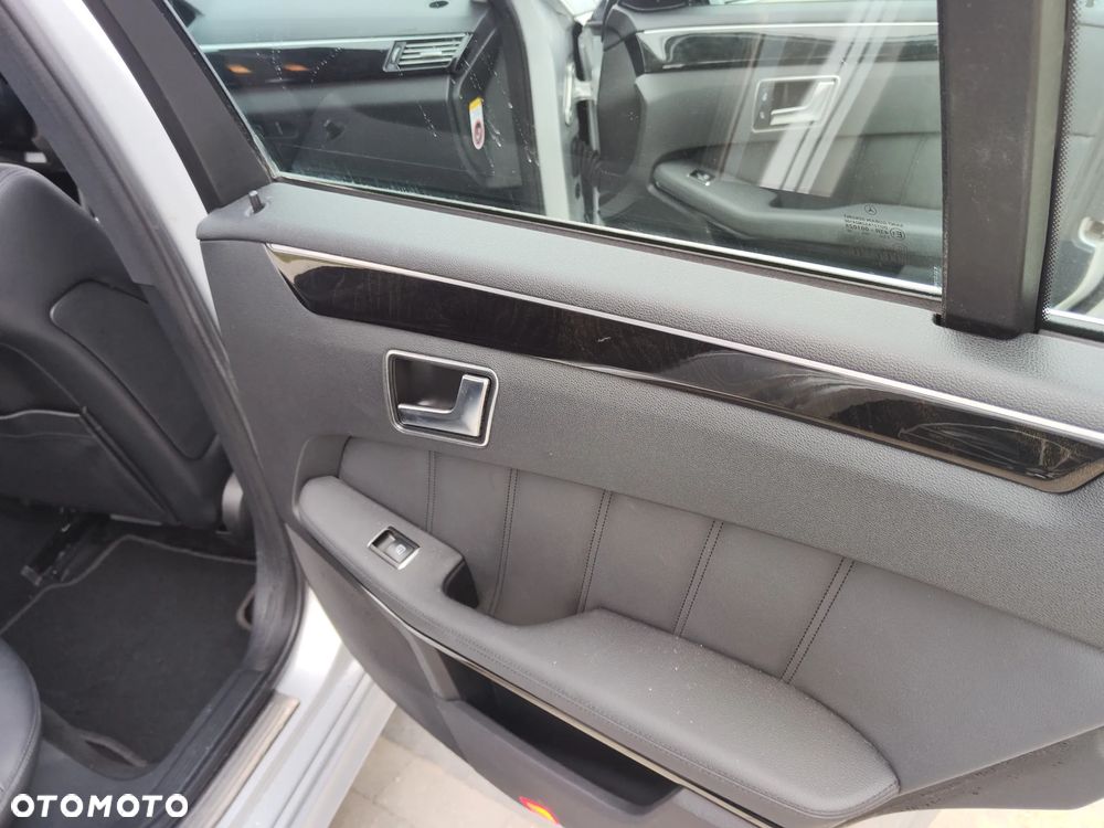 Mercedes-Benz Klasa E 200 CDI DPF BlueEFFICIENCY Automatik Avantgarde - 29