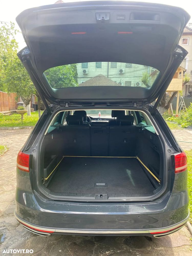 Volkswagen Passat Variant 2.0 TDI DSG 4Motion Highline - 25