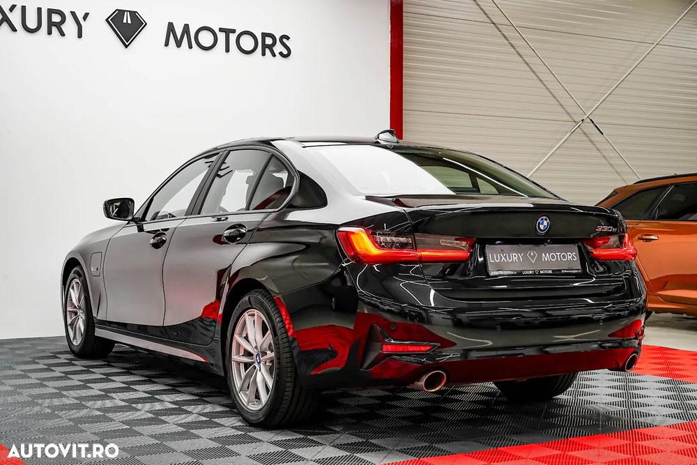 BMW Seria 3 330e Aut. Sport Line - 10
