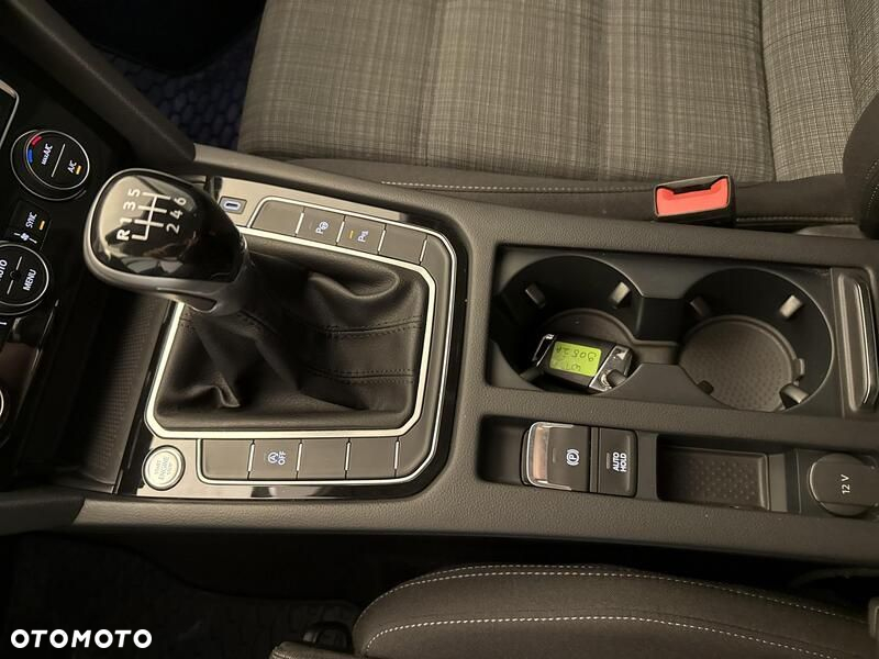Volkswagen Passat - 17