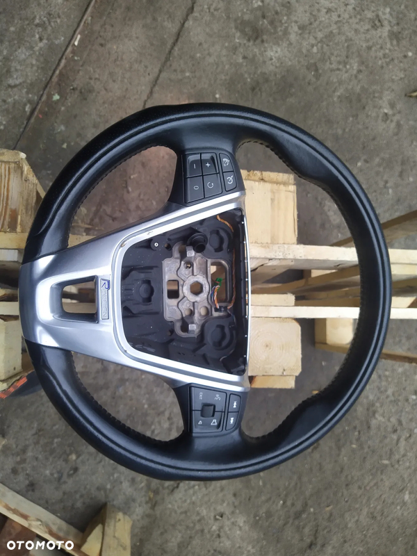 Kierownica Volvo v60 R Design 11r