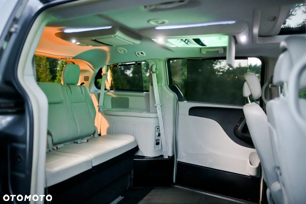 Chrysler Town & Country 3.6 Limited - 23