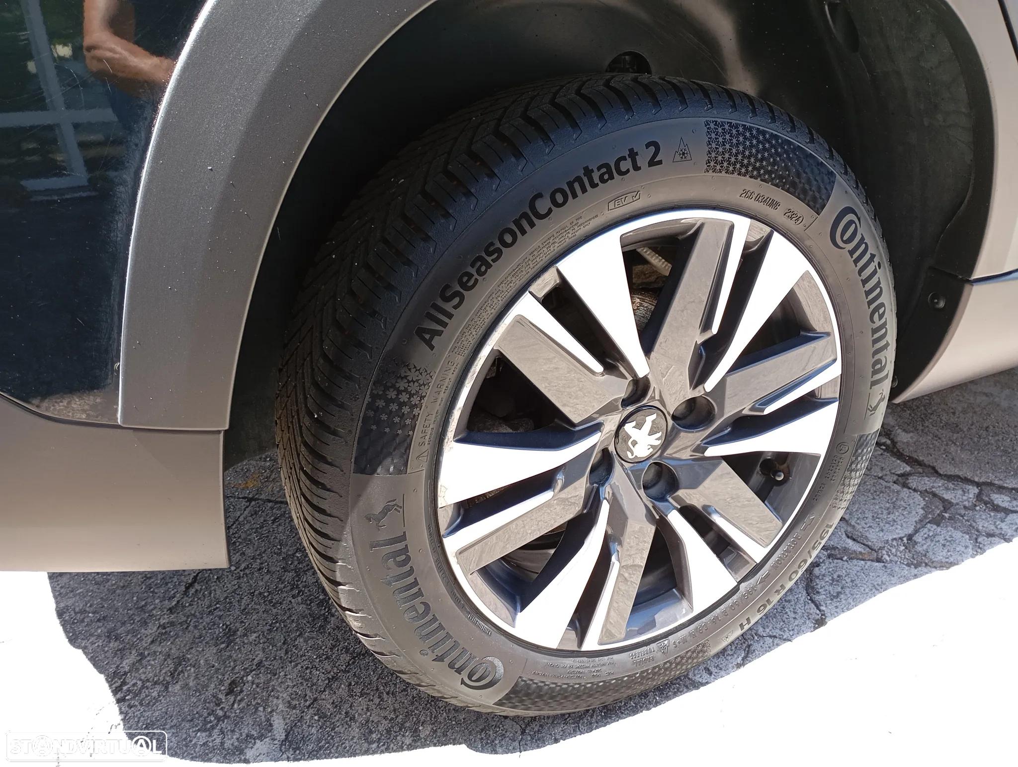 Peugeot 2008 1.2 PureTech Allure EAT6 - 14