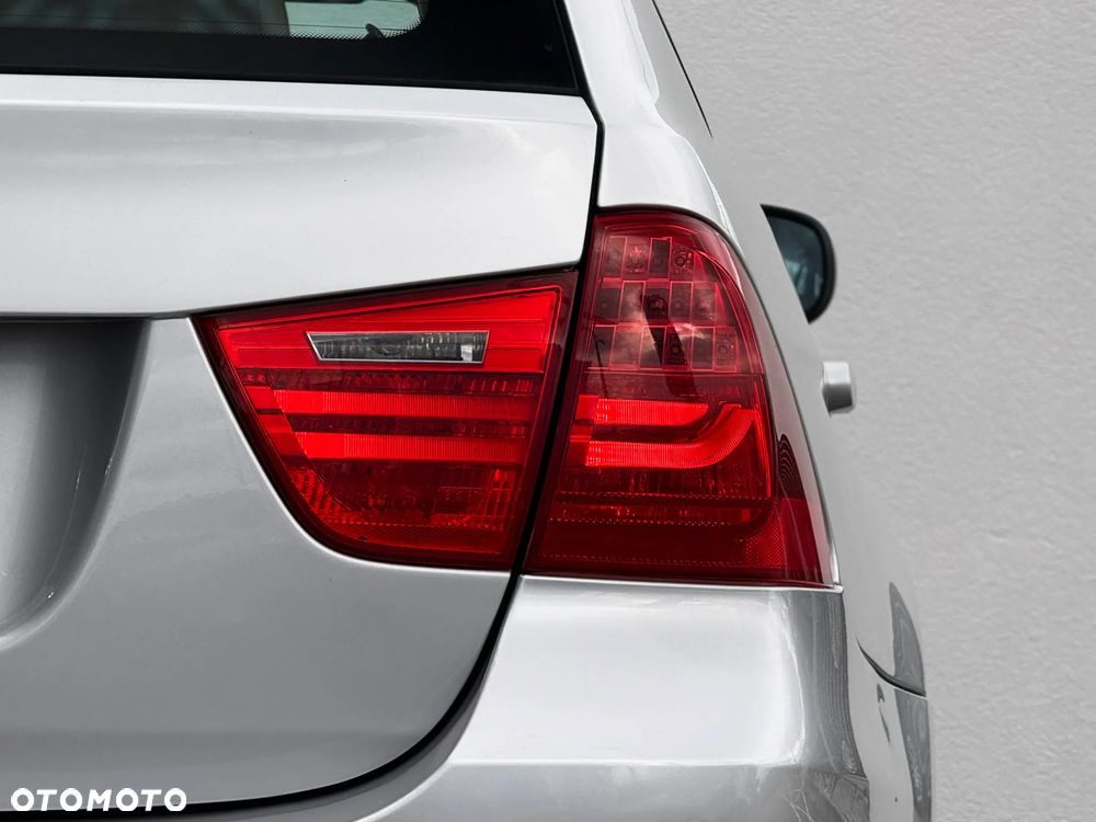 BMW Seria 3 318d Touring Sport Line - 11