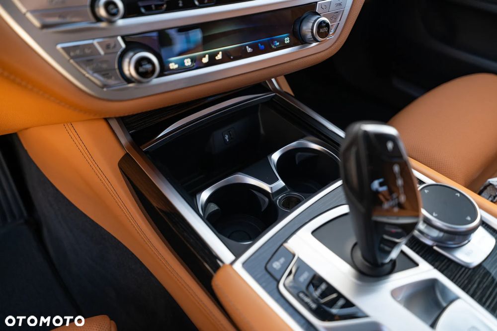 BMW Seria 7 740d xDrive - 32
